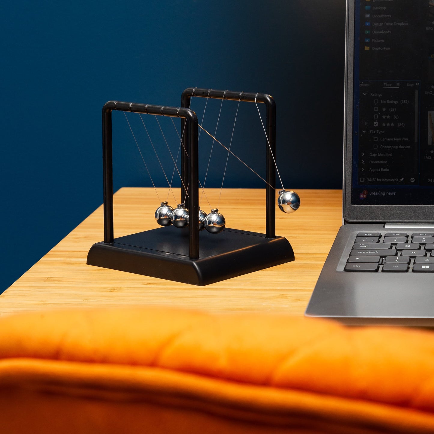 QREO NEWTON'S CRADLE