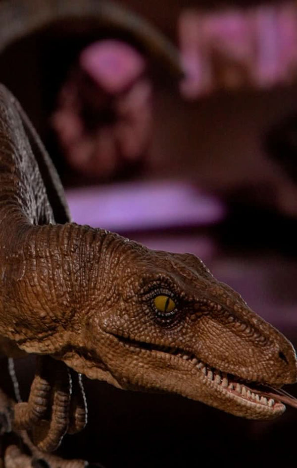 Crouching Velociraptor Statue - Jurassic Park - Art Scale 1/10
