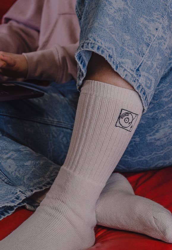 Chaussettes platine vinyle Charles brodées main