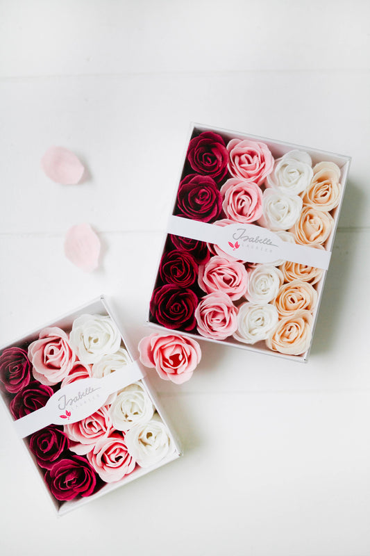 Luxury gift set of 12 bath roses