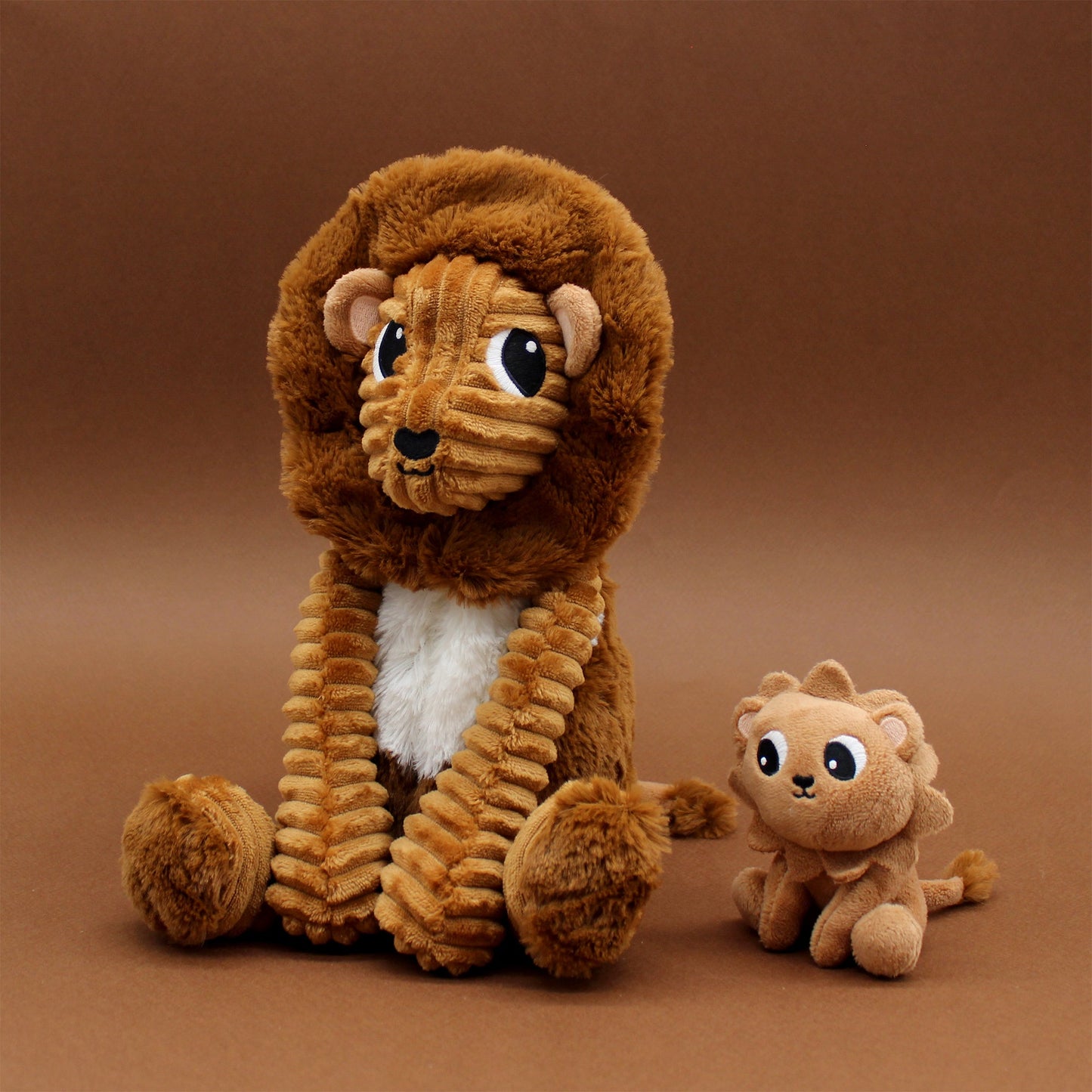 Peluche lion Graou papa et son bébé marron cassonade – Les Ptipotos – vue 10