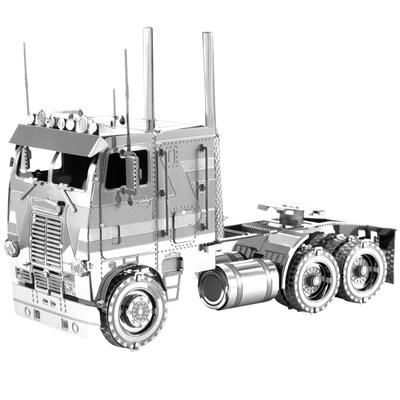 MetalEarth: FREIGHTLINER / FLAT NOSE TRUCK 7.80x3.20x5.51cm, maquette 3D en métal avec 2 feuilles, sur carte 12x17cm, 14+