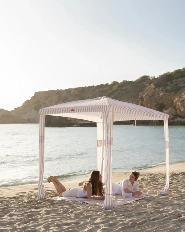 Toldo de playa con bolsillos de arena – SUNGOLD