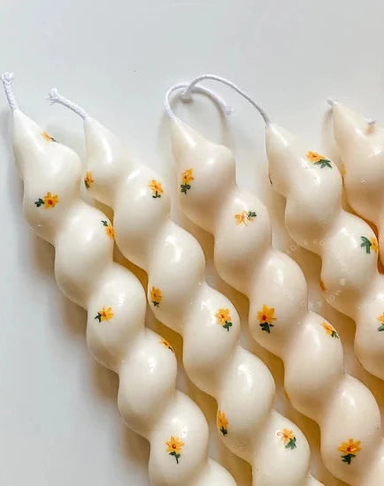 Twisted roundflower candle