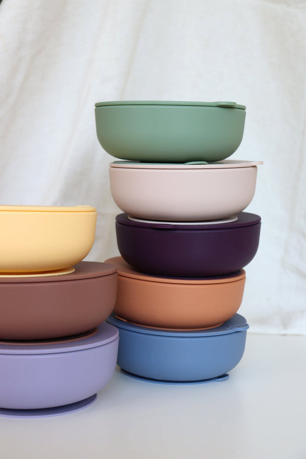 Suction cup bowl (+lid and spoon) by Lille Vilde