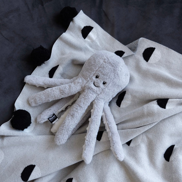 Olly white plush black noise