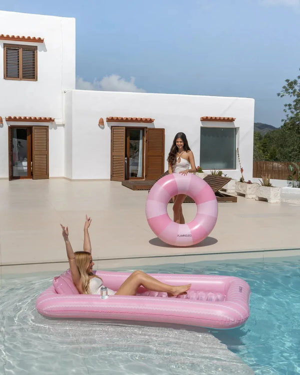 Donut pool float – CELIA