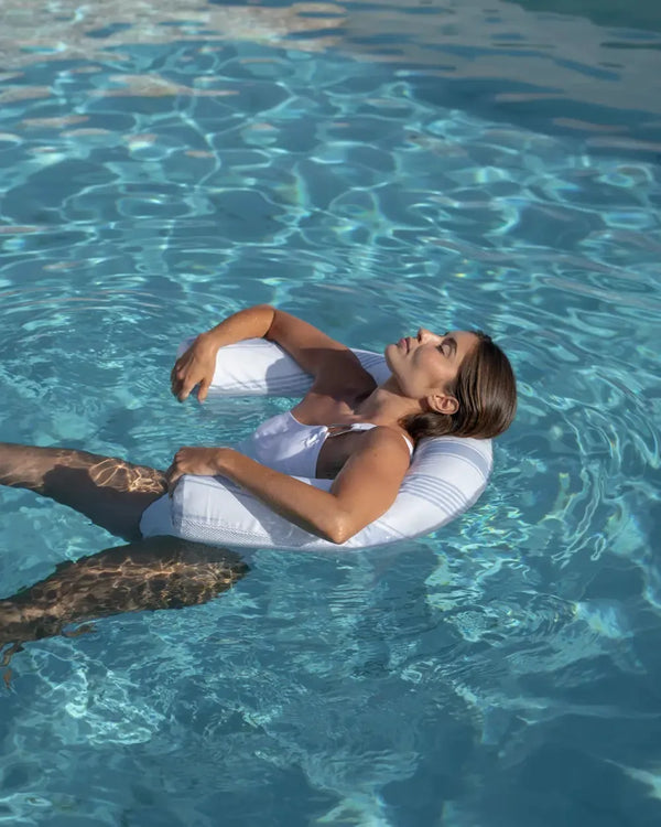 Premium multi-position backrest pool float – AVA