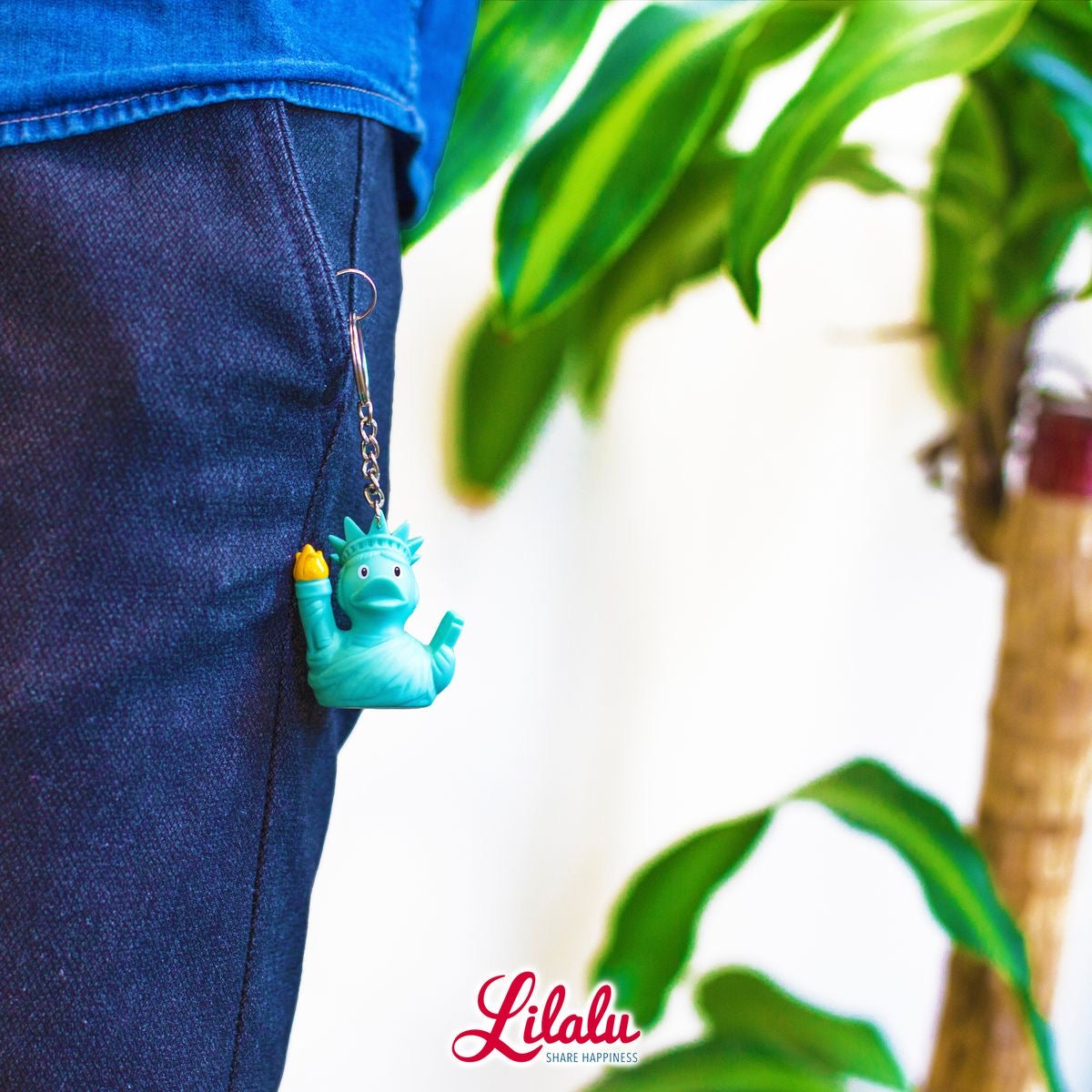 Duck keychain statue of freedom