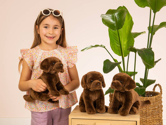 Peluche Labrador assis marron foncé