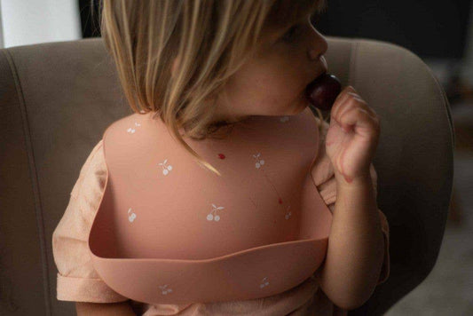 Shayan Cherry Silicone Bib - Peach