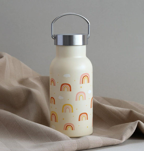 Gourde enfant en inox - Arcs-en-ciel – vue 2 – A Little Lovely Company
