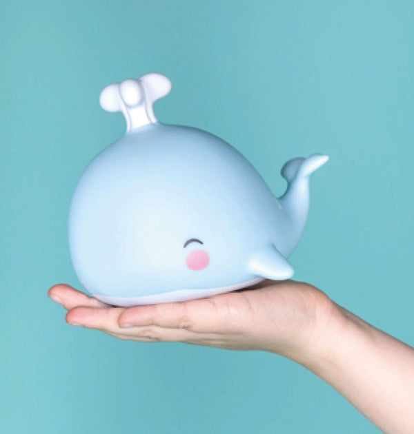 Petite veilleuse Baleine – vue 2 – A Little Lovely Company