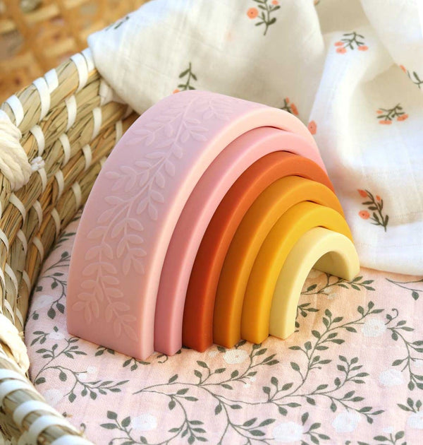 Arc-en-ciel à empiler en silicone - Coucher de soleil – vue 2 – A Little Lovely Company