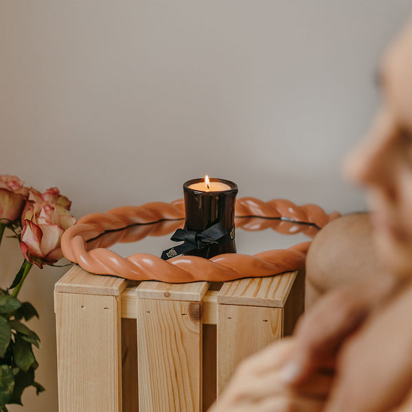 Massage candle with an intoxicating scent