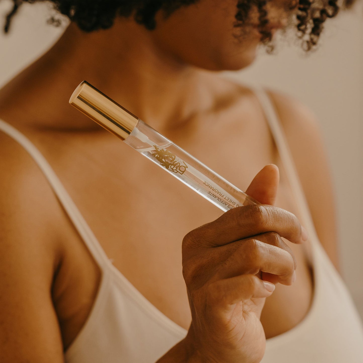 EAU DE DRAPS & LINGERIE
au parfum affolant (sans emballage externe)