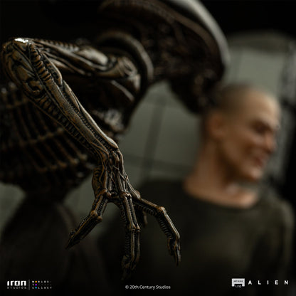 Pre-Order - Ellen Ripley and Dog Alien Statue - Alien 3 - Art Scale 1/10 - Iron Studios