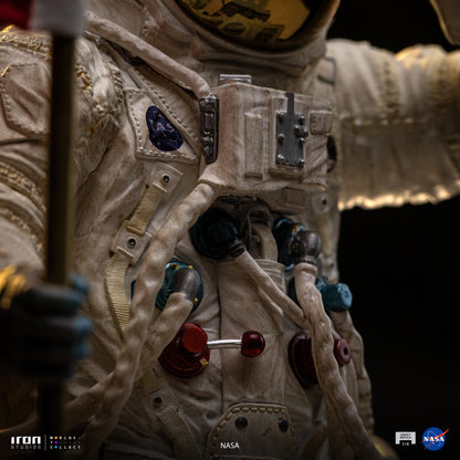 Apollo 11 Astronaut Statue - NASA - Legacy Replica 1/4 - Iron Studios