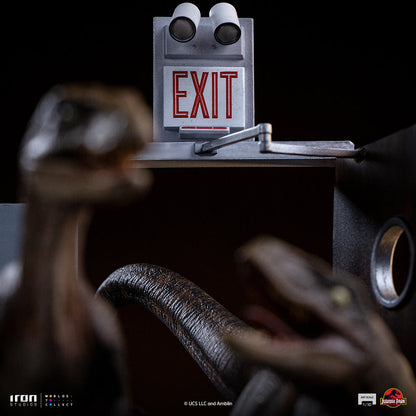 Pre-Order - Raptors at the Kitchen's Door Statue - Jurassic Park - Art Scale 1/10 - Iron Studios