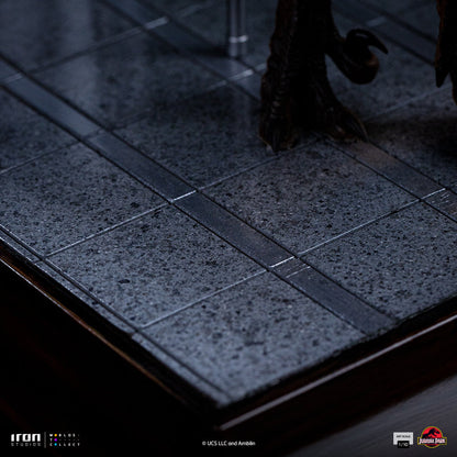 Pre-Order - Raptors at the Kitchen's Door Statue - Jurassic Park - Art Scale 1/10 - Iron Studios