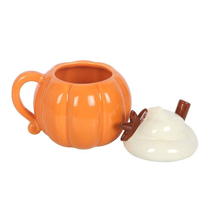 Tasse d'automne crème citrouille avec couvercle