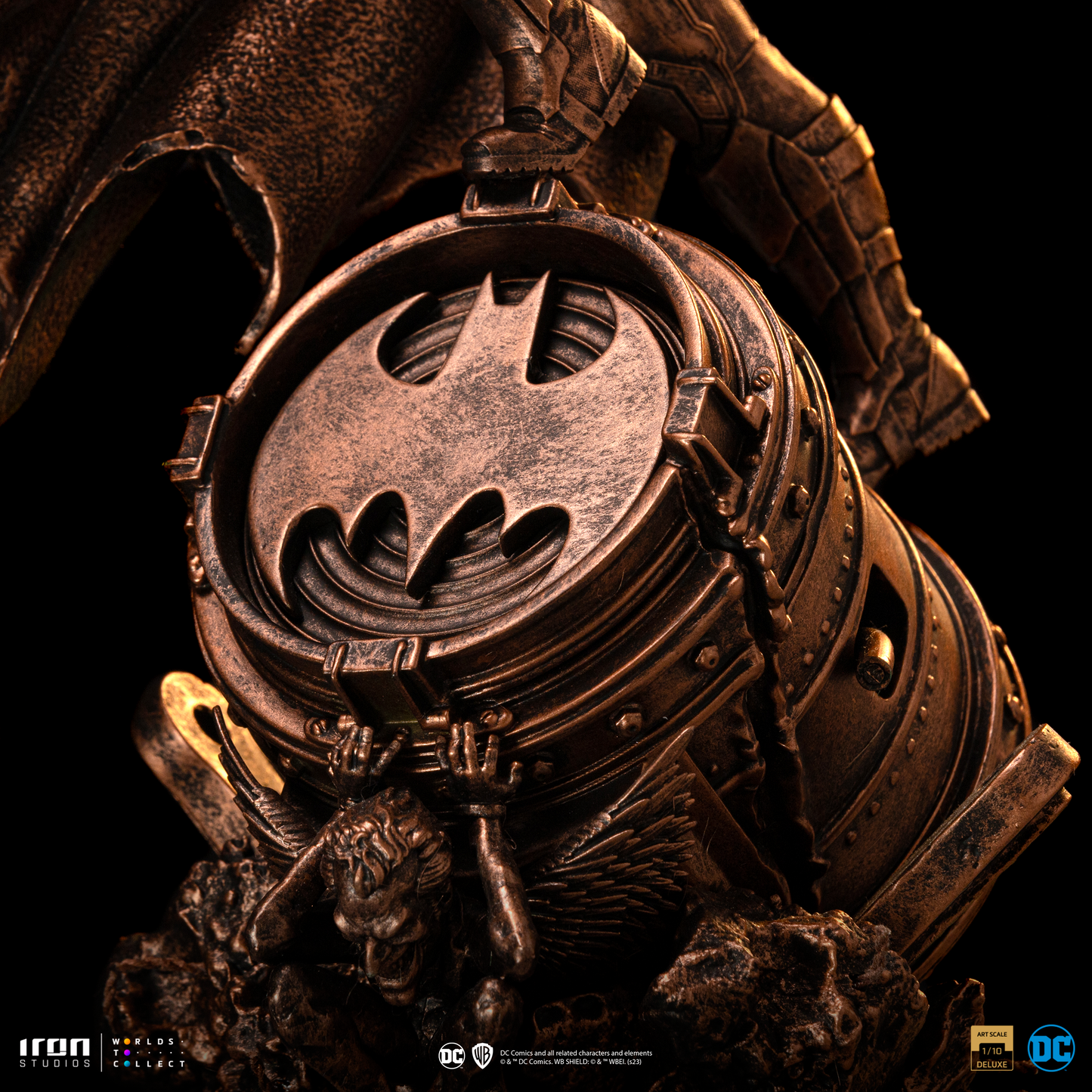 Batman Deluxe Statue (Bronze Version) - DC Comics - Art Scale 1/10 - Iron Studios
