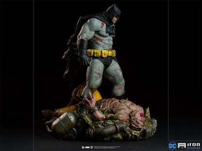 Batman - The Dark Knight Returns - DC Comics - 1/6 Diorama - Iron Studios