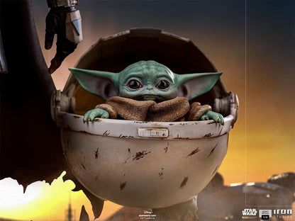 Statue The Mandalorian and The Child - Star Wars: The Mandalorian - Legacy Replica 1/4