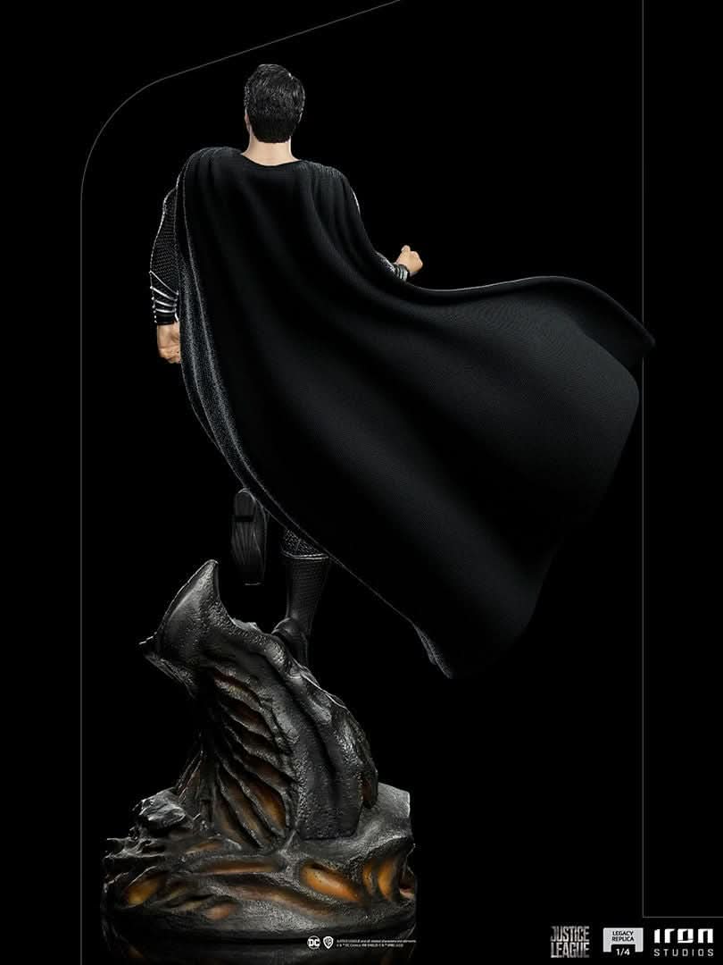 Superman Black Suit Statue - Zack Snyder's Justice League - Legacy Replica 1/4 - Iron Studios