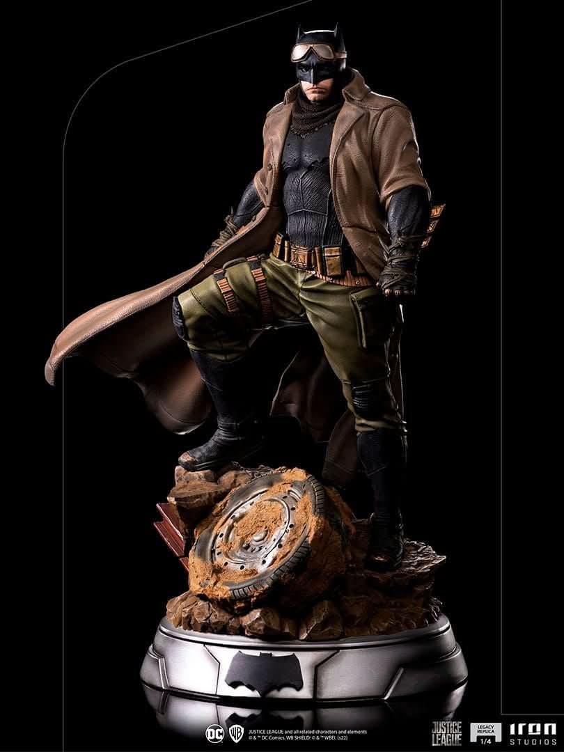 Batman Knightmare Statue - Zack Snyder's Justice League - Legacy Replica 1/4 - Iron Studios