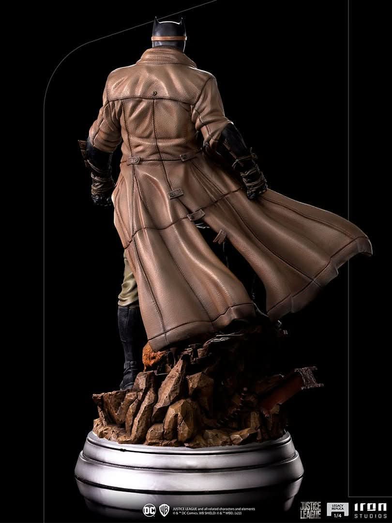 Batman Knightmare Statue - Zack Snyder's Justice League - Legacy Replica 1/4 - Iron Studios