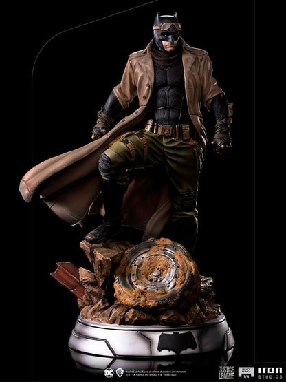 Batman Knightmare Statue - Zack Snyder's Justice League - Legacy Replica 1/4 - Iron Studios