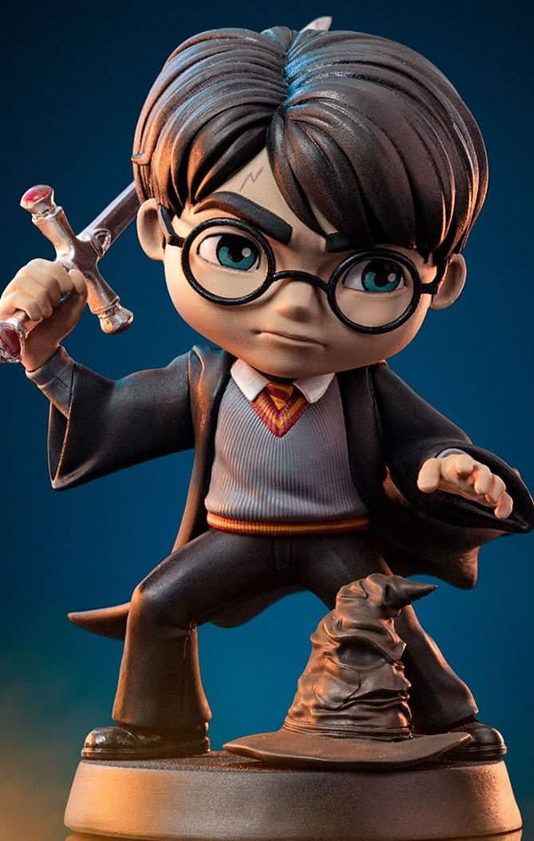 Harry Potter with Sword of Gryffindor Figurine - Harry Potter - Mini Co.