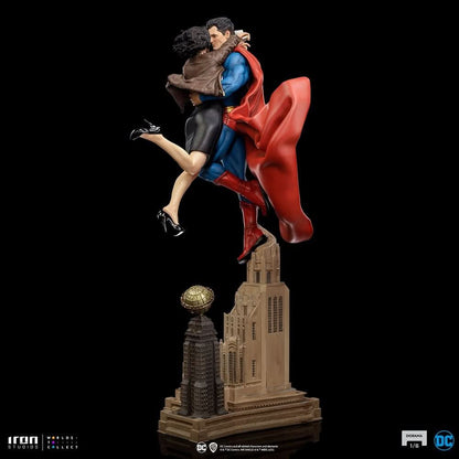 Superman and Lois Lane Statue - DC Comics - 1/6 Diorama - Iron Studios
