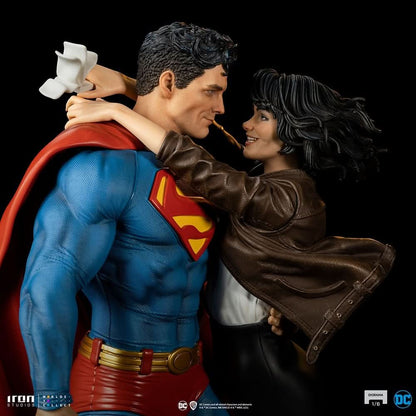 Superman and Lois Lane Statue - DC Comics - 1/6 Diorama - Iron Studios