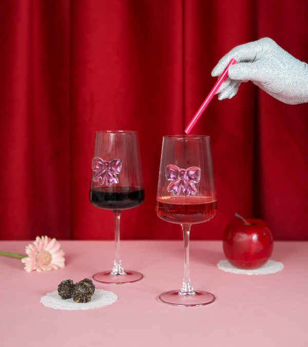 Set of 2 knot wine glasses