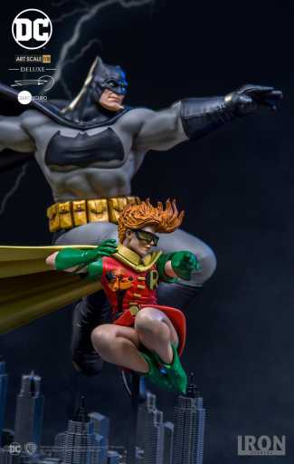 Batman & Robin Deluxe Statue By Frank Miller - The Dark Knight Returns - Art Scale 1/10 - Iron Studios