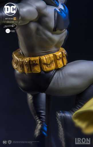 Batman & Robin Deluxe Statue By Frank Miller - The Dark Knight Returns - Art Scale 1/10 - Iron Studios