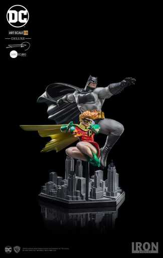 Batman & Robin Deluxe Statue By Frank Miller - The Dark Knight Returns - Art Scale 1/10 - Iron Studios