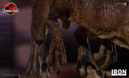 Crouching Velociraptor Statue - Jurassic Park - Art Scale 1/10 - Iron Studios