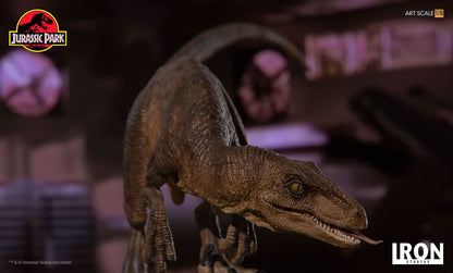 Crouching Velociraptor Statue - Jurassic Park - Art Scale 1/10 - Iron Studios