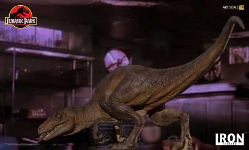 Crouching Velociraptor Statue - Jurassic Park - Art Scale 1/10 - Iron Studios