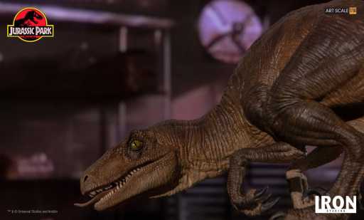 Crouching Velociraptor Statue - Jurassic Park - Art Scale 1/10 - Iron Studios