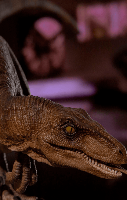 Crouching Velociraptor Statue - Jurassic Park - Art Scale 1/10 - Iron Studios