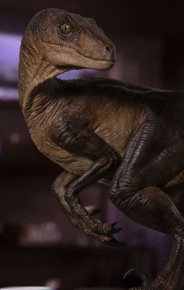Velociraptors Statue in the Kitchen Diorama - Jurassic Park - Art Scale 1/10