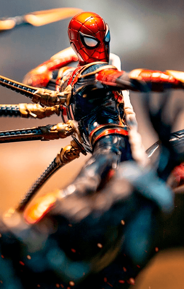 Iron Spider Vs Outrider Statue - Avengers: Endgame - Art Scale - Iron Studios