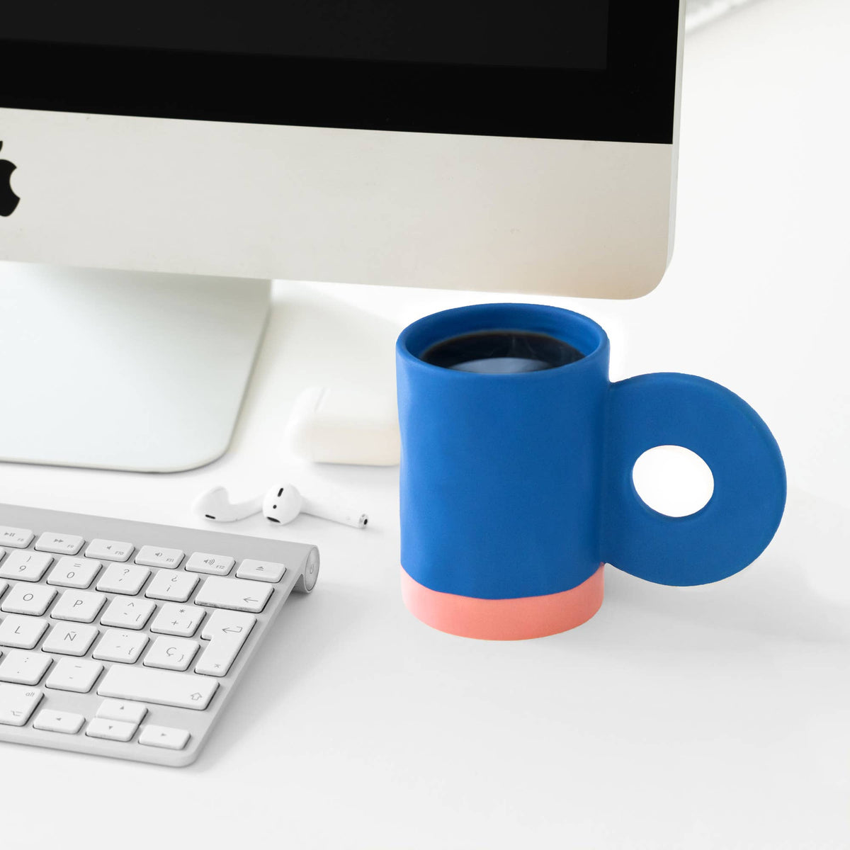 Tazza in ceramica blu