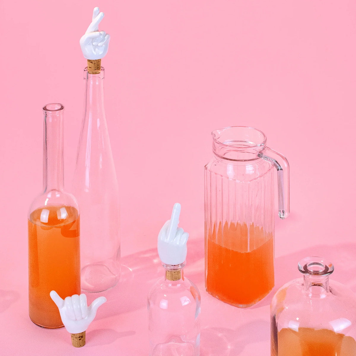Sughero, mano, dita incrociate