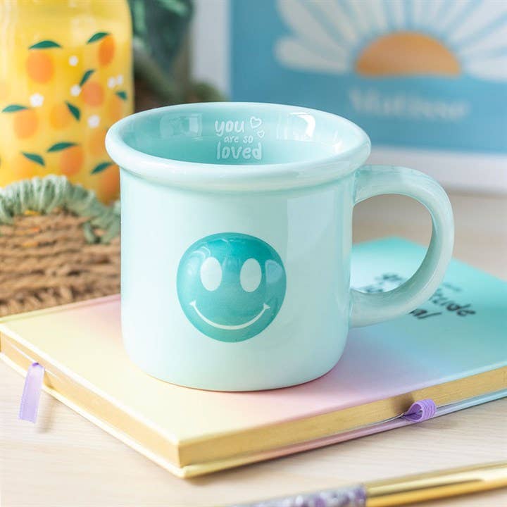 Tazza con faccina felice "Sei così amato"