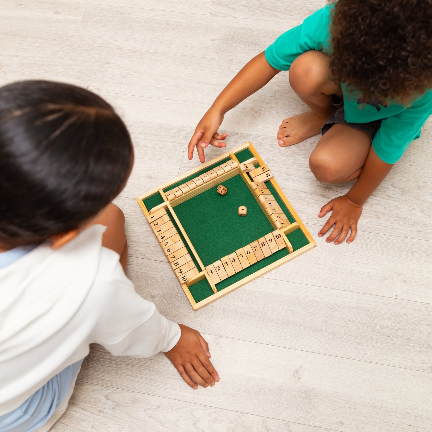 WOODEN 4-PLAYER SHUT THE BOX GAME